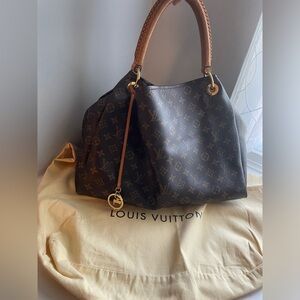 Authentic Louis Vuitton Monogram Artsy MM